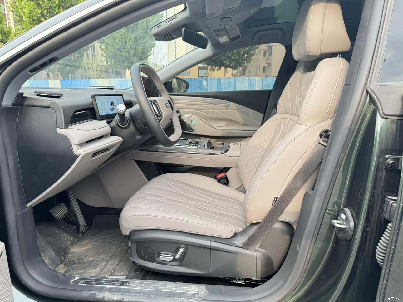 Geely 8, 2025 4
