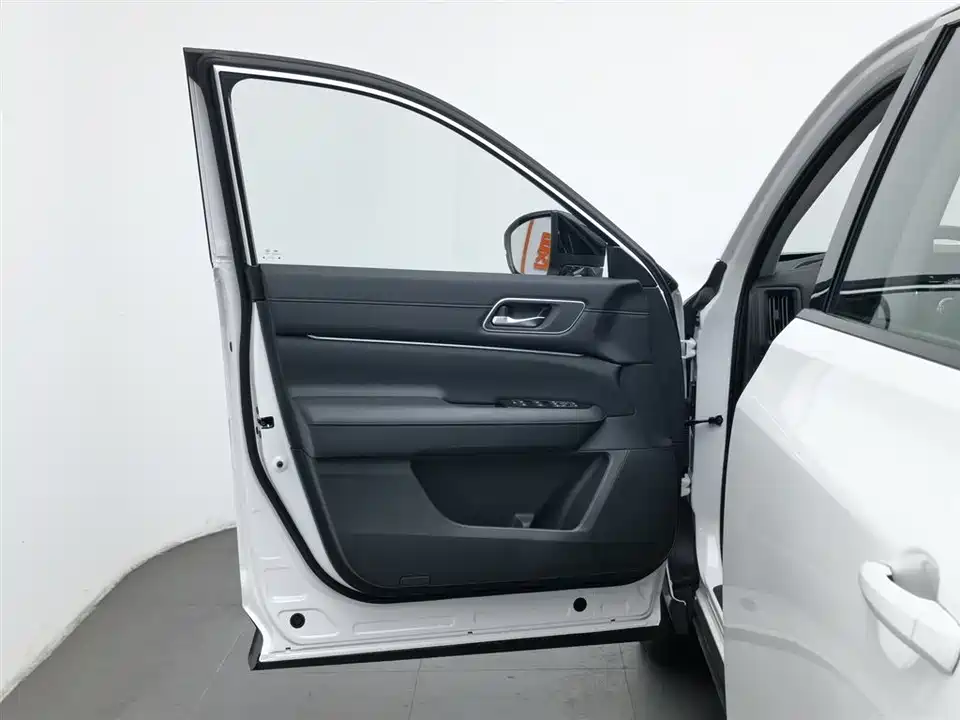 Nissan Exploring the land