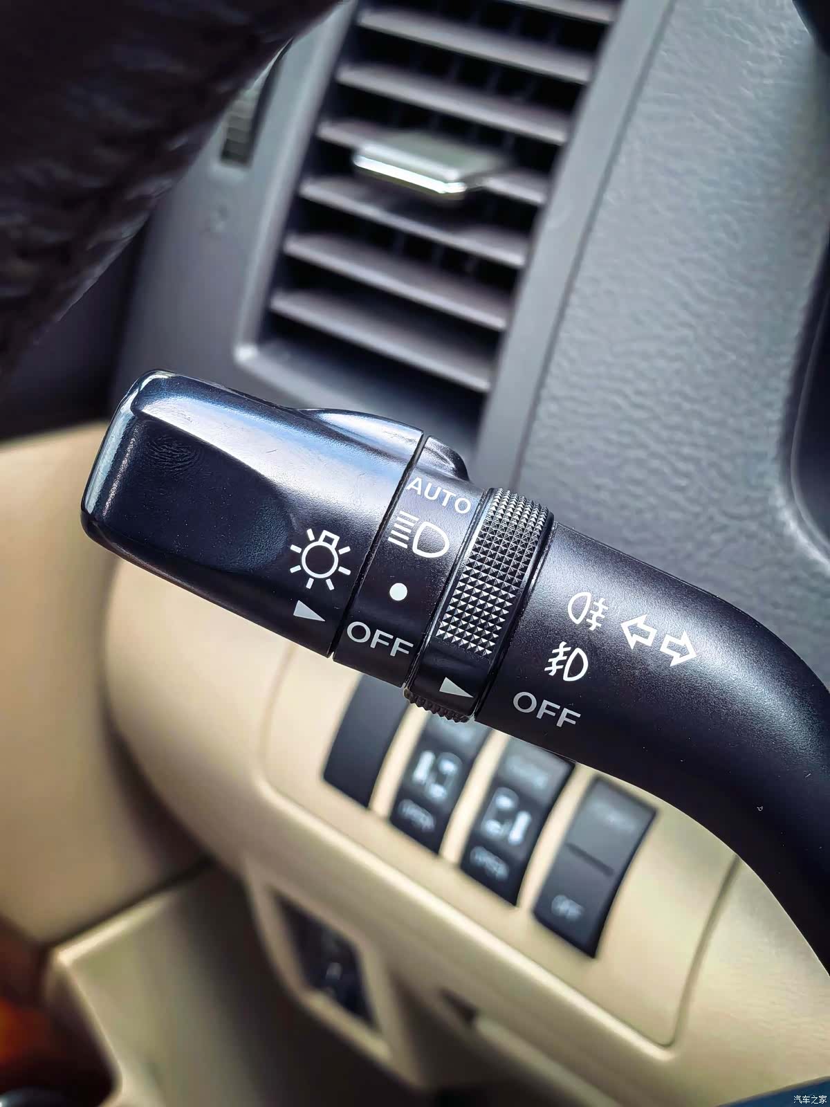 Mazda 8, 2013 12