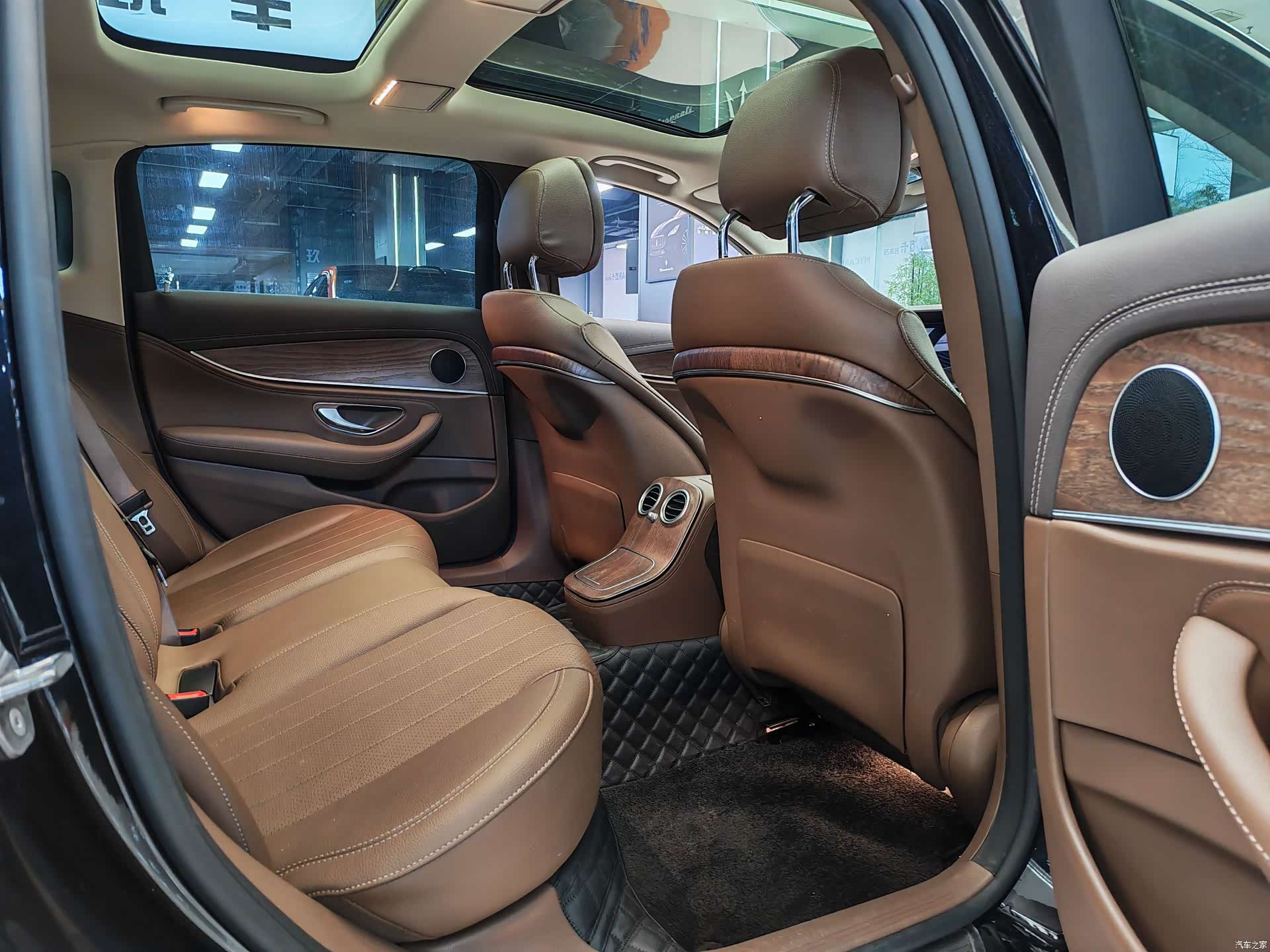 Mercedes-Benz E-Class, 2023 15