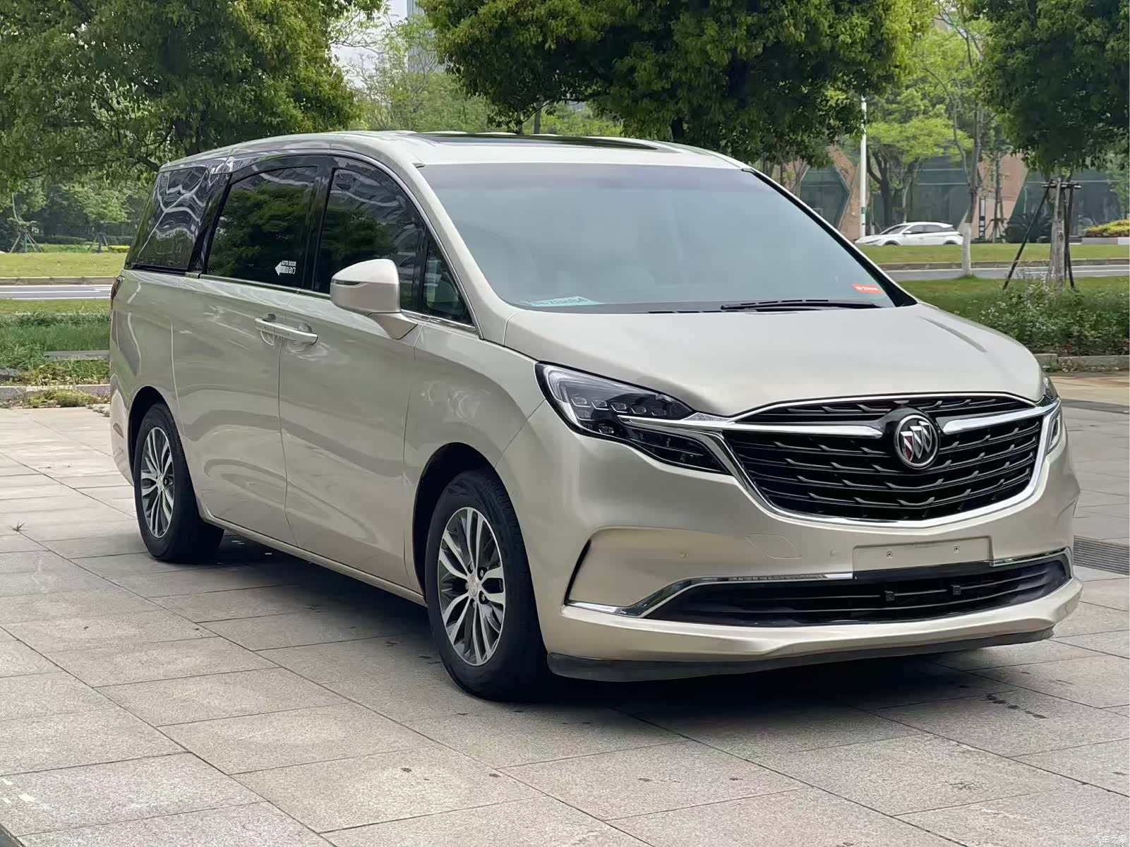 Buick GL8, 2021 3