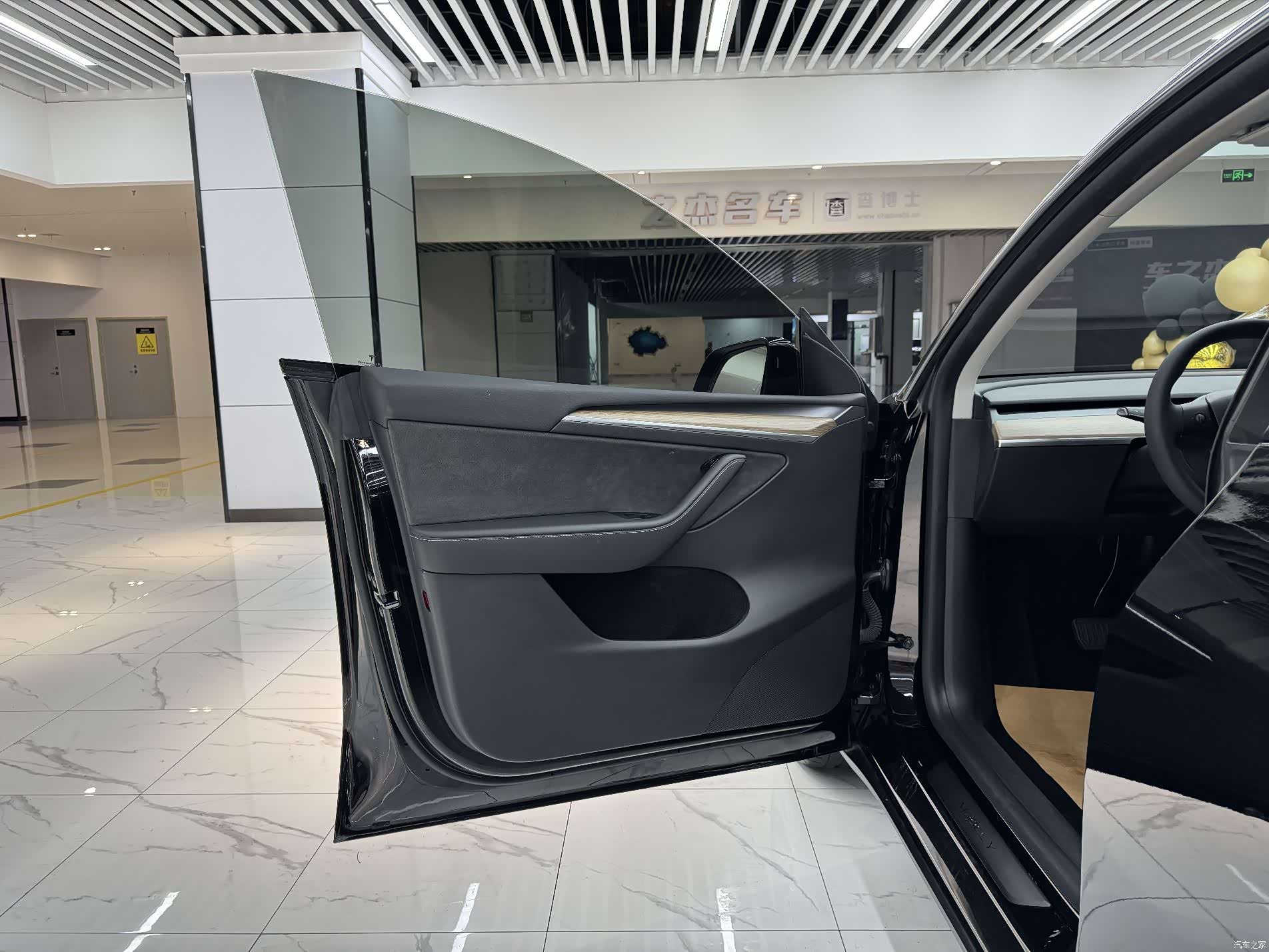 Tesla Model Y, 2021 10