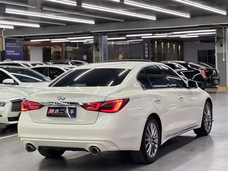 Infiniti Q50L