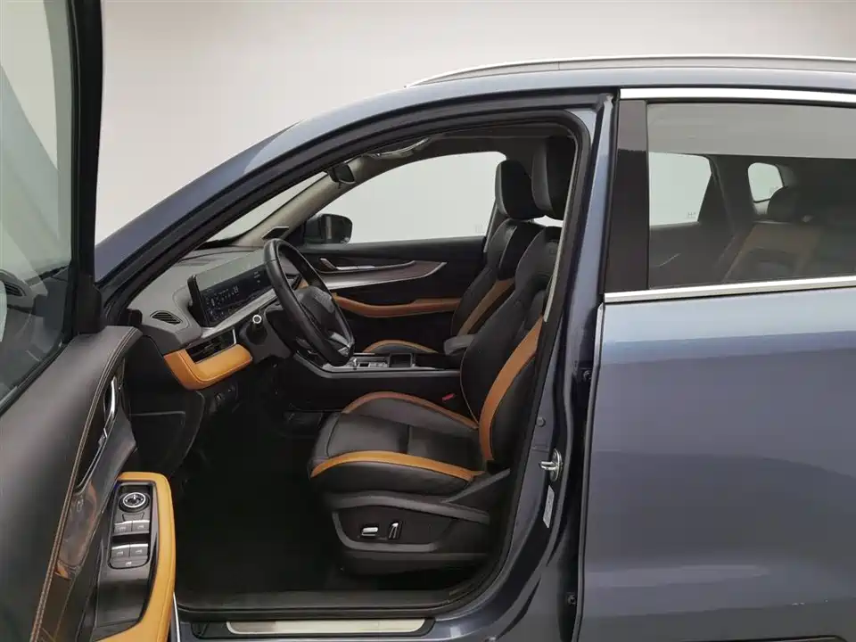 Exeed Chasing the wind