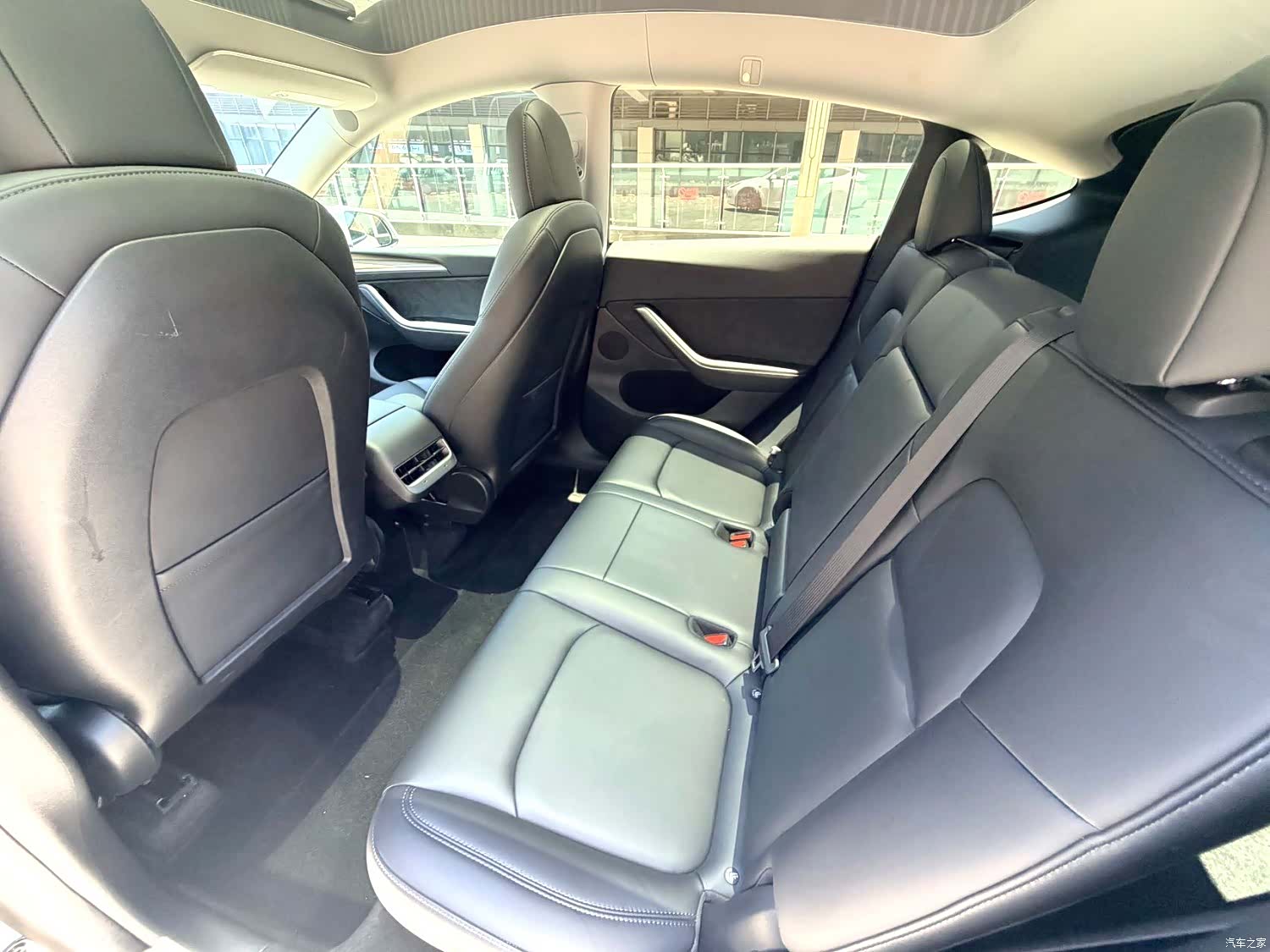 Tesla Model Y, 2021 все фото