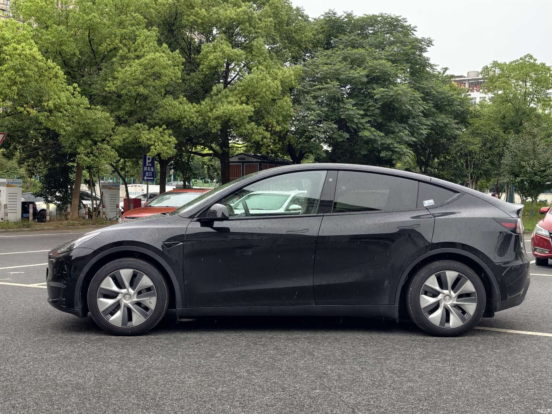 Tesla Model Y, 2023 4