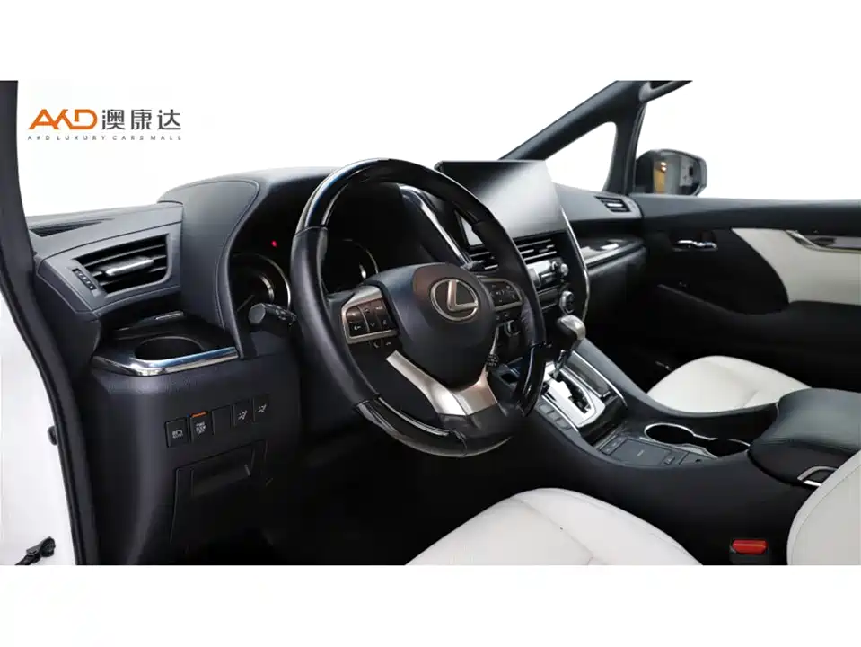 Lexus LM