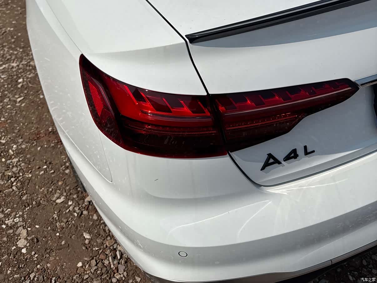 Audi A4L, 2020 все фото
