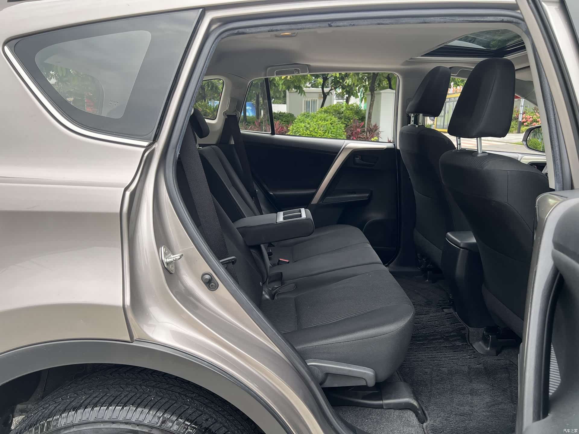 Toyota RAV4, 2015 15