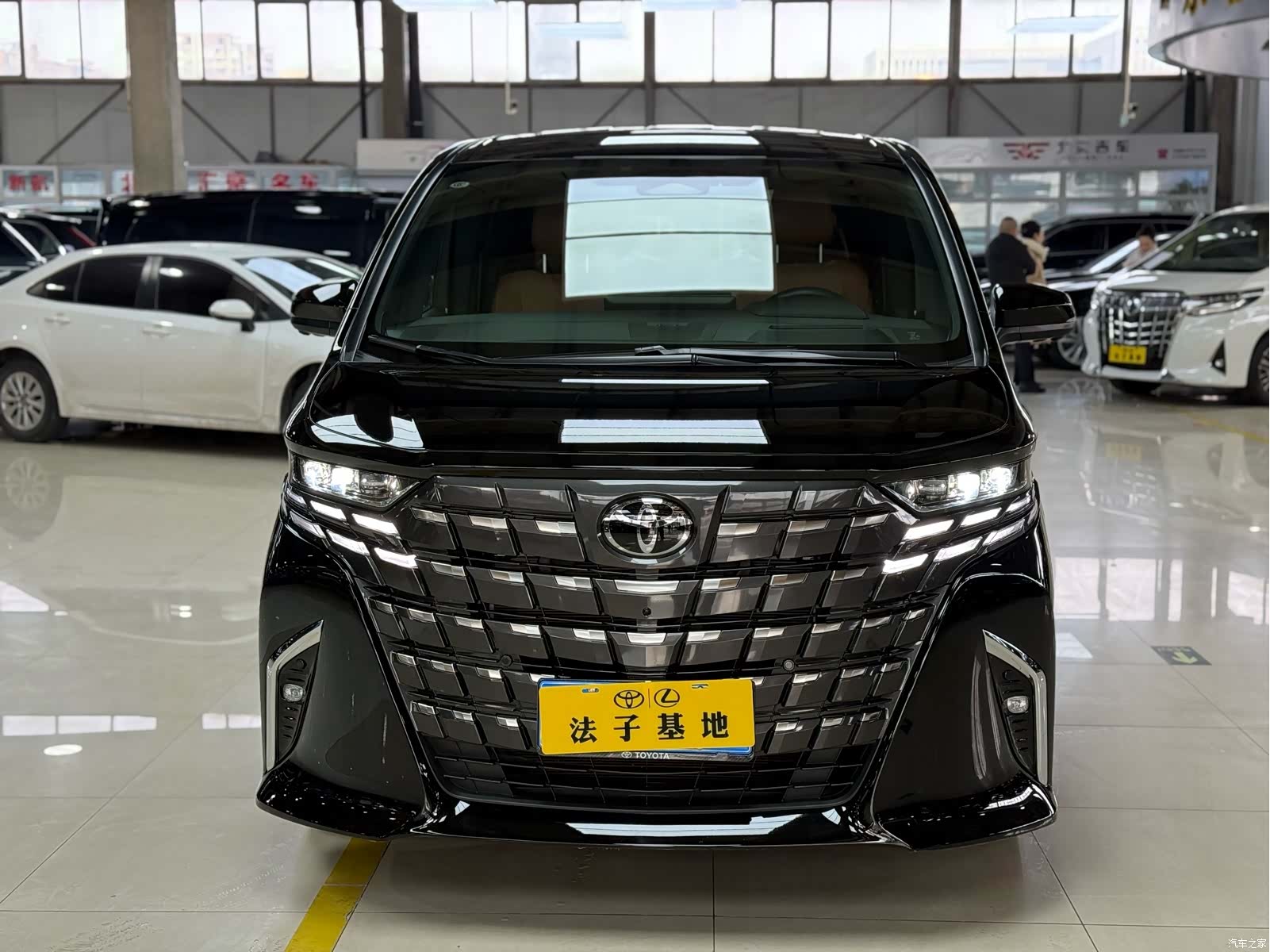 Toyota Alphard, 2023 2