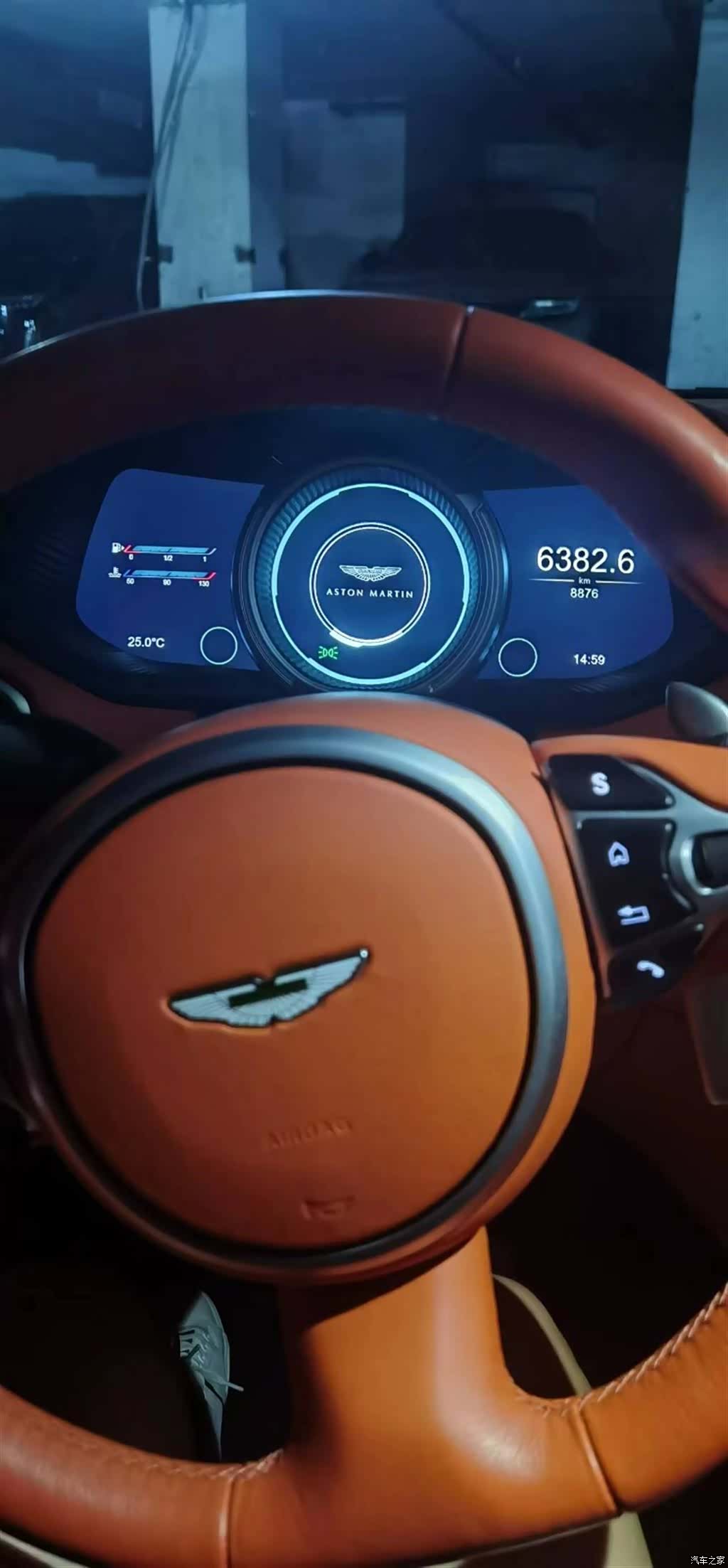Aston Martin DB11, 2021 11
