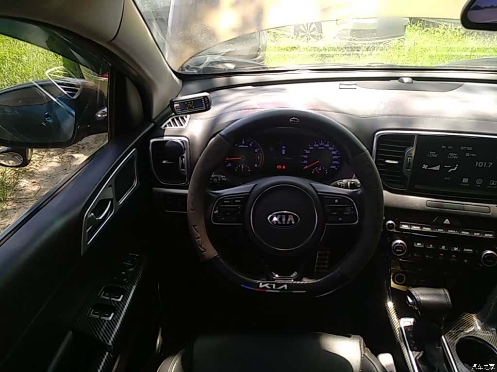 Kia KX5, 2016 11