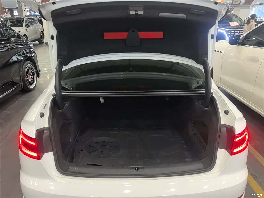 Audi A4L, 2018 18