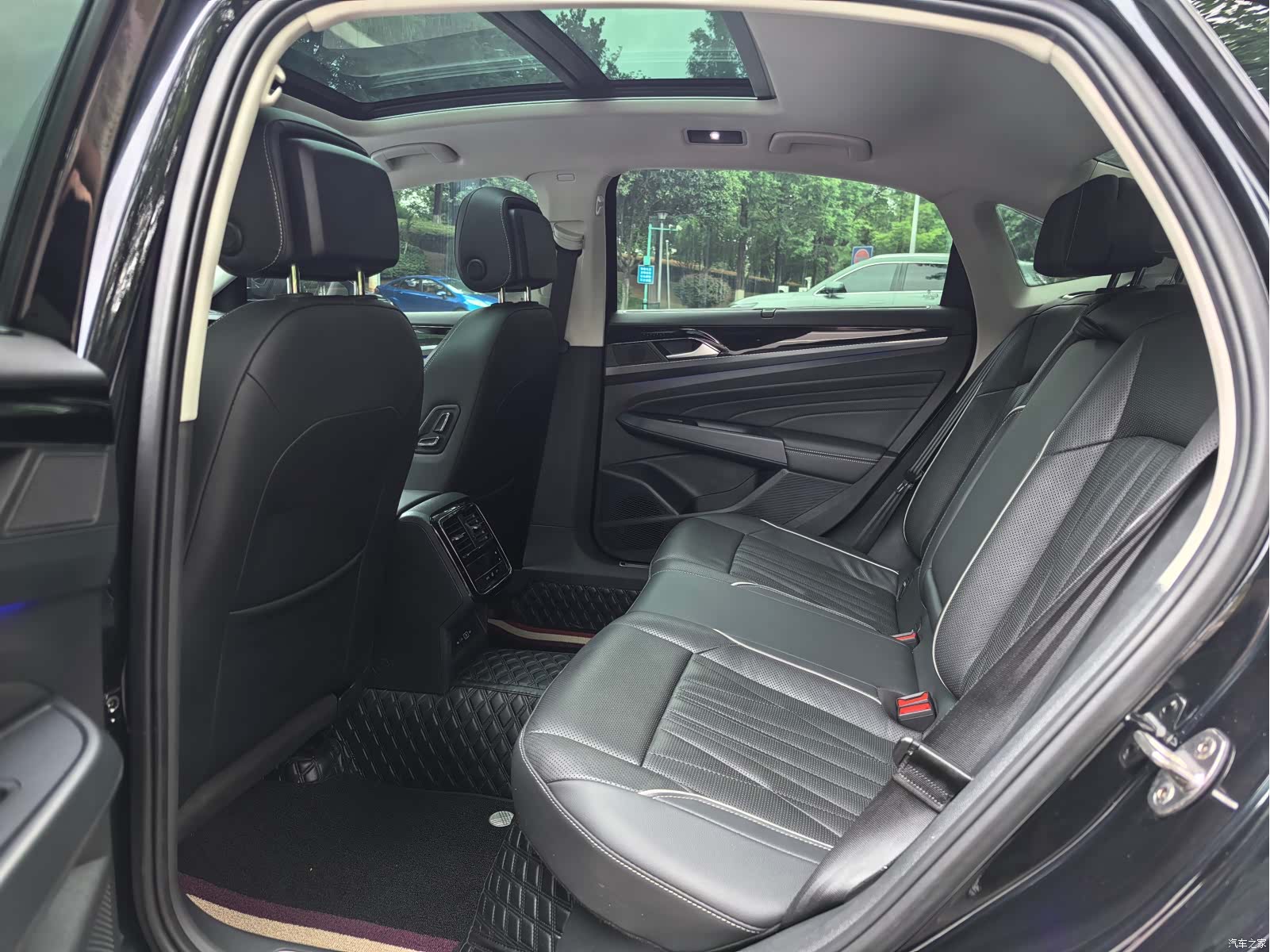 Volkswagen Passat, 2022 15