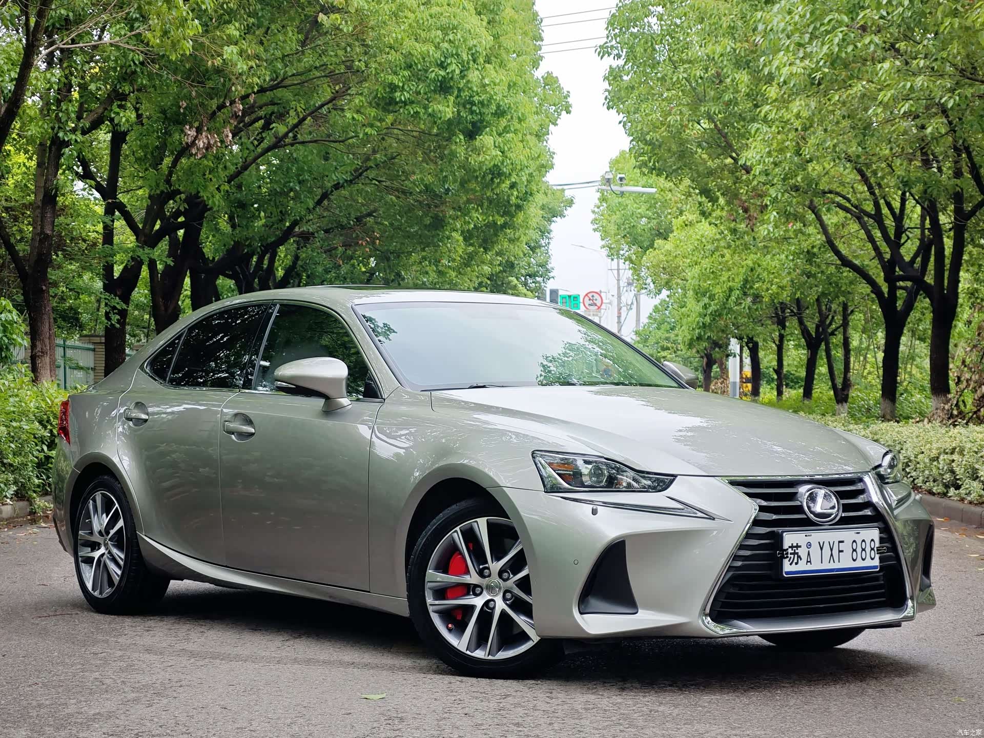 Lexus IS, 2019 3
