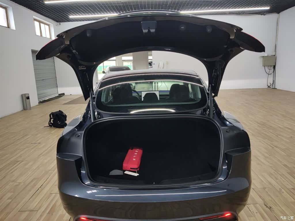 Tesla Model 3, 2024 19