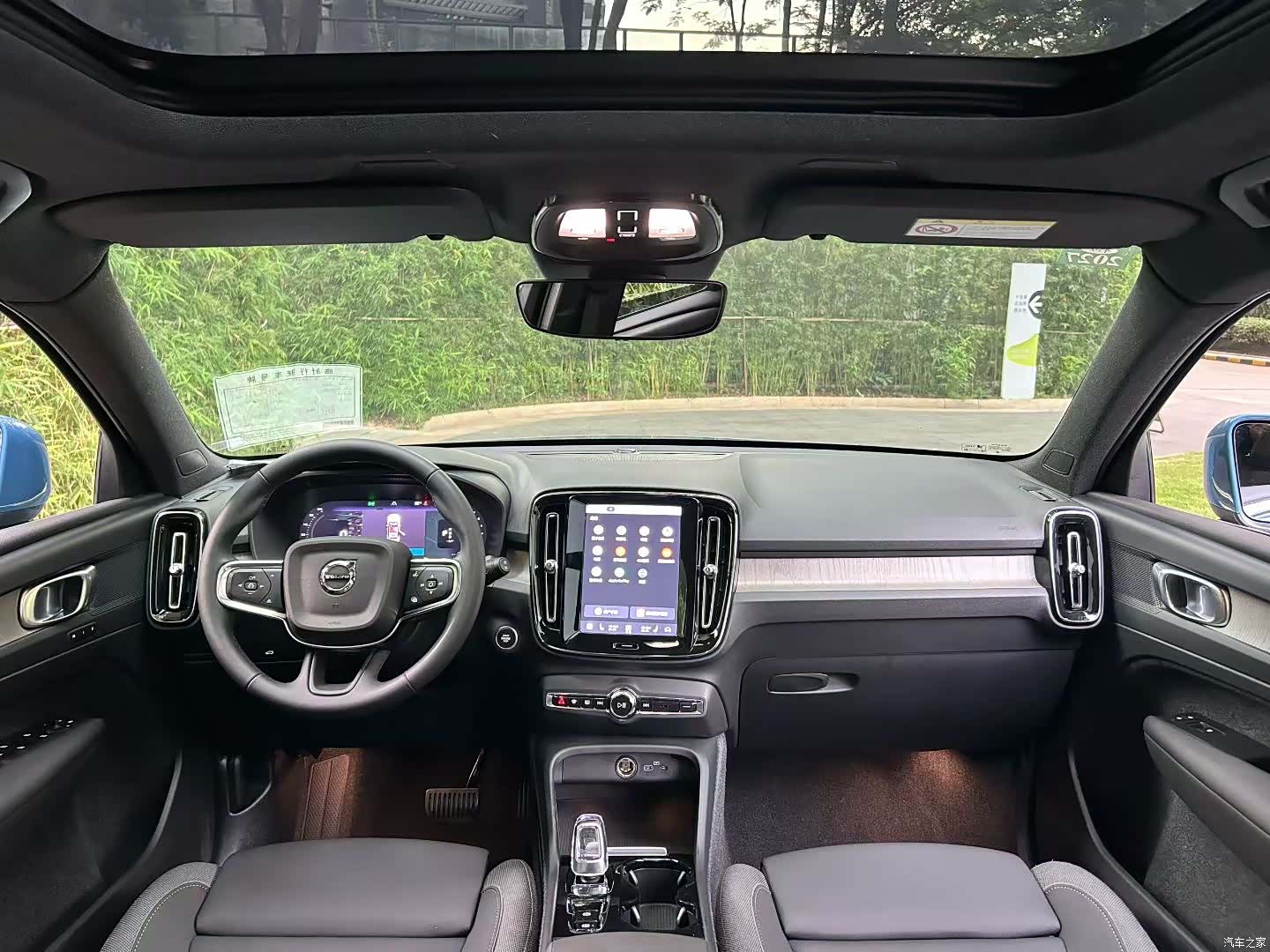 Volvo XC40, 2023 все фото