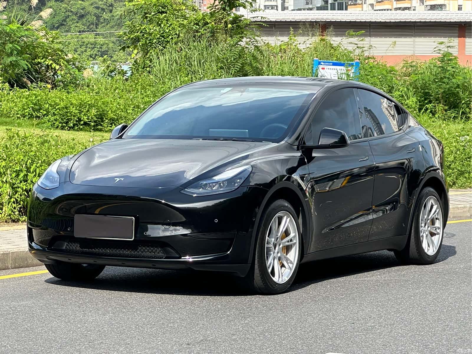 Tesla Model Y, 2023 1