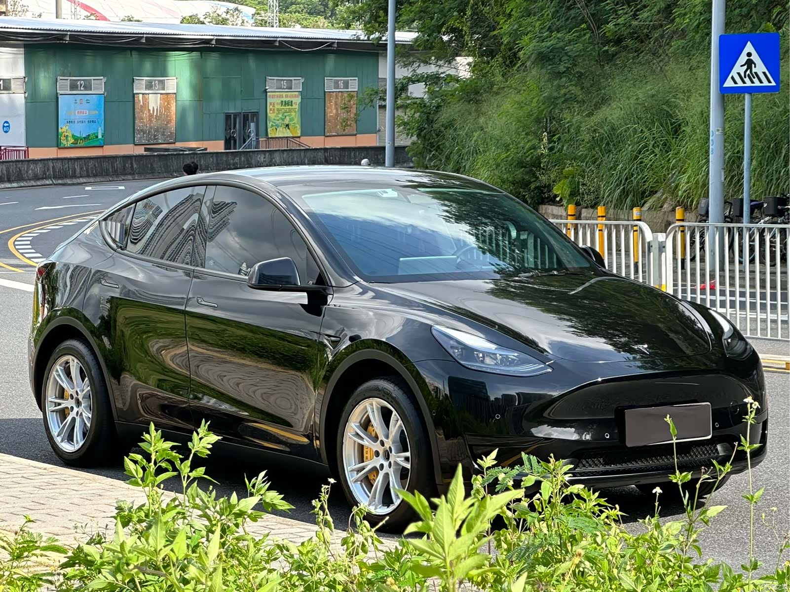 Tesla Model Y, 2023 3