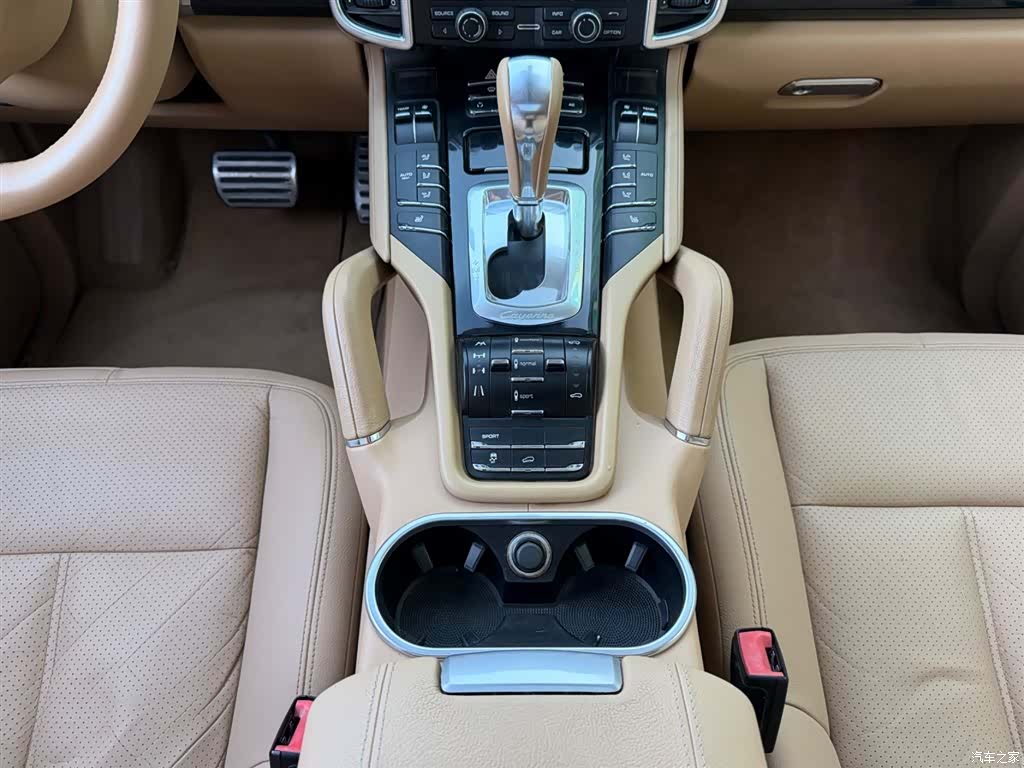 Porsche Cayenne, 2011 7