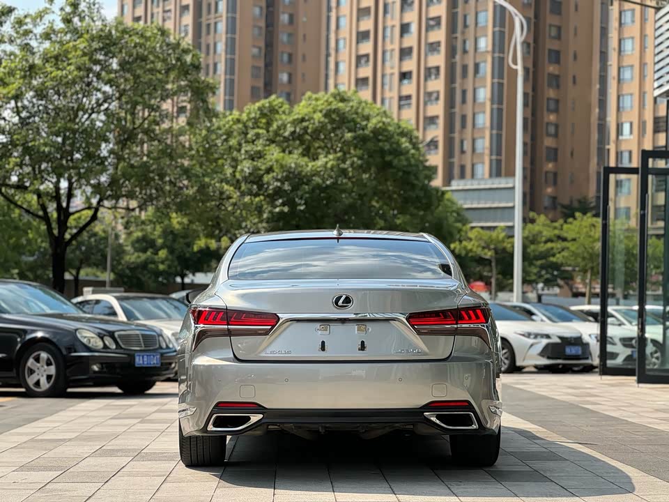 Lexus LS