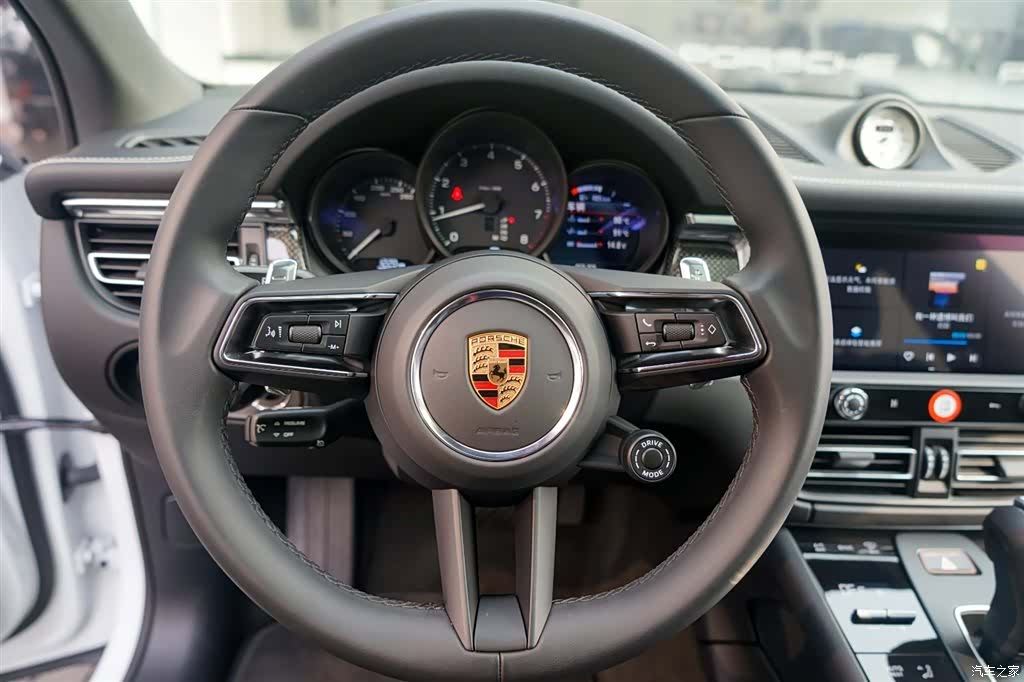 Porsche Macan, 2025 12