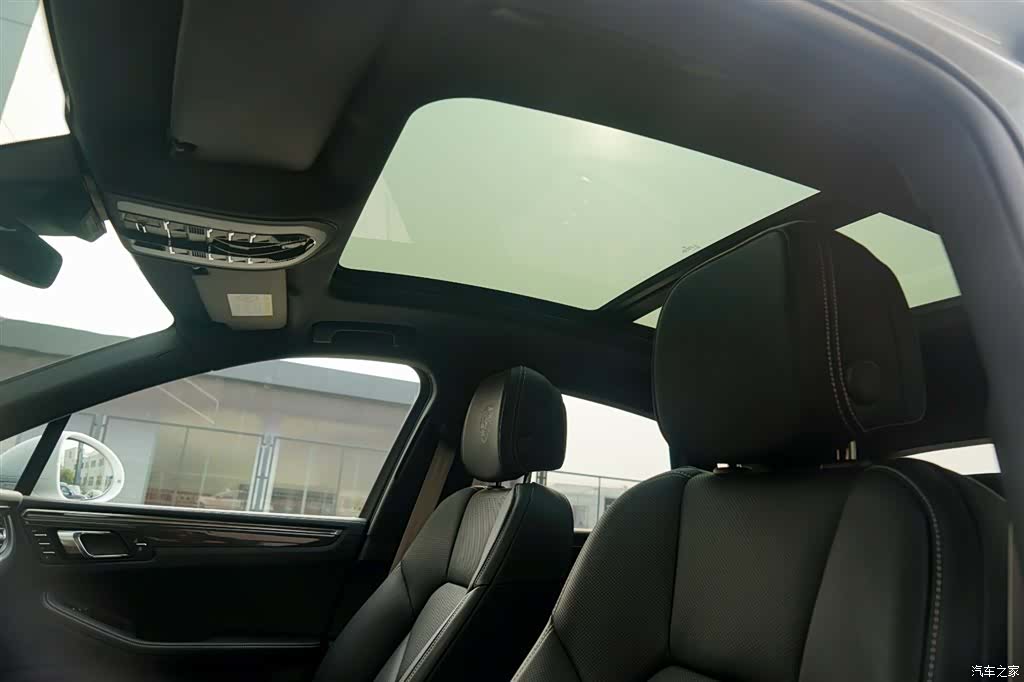 Porsche Macan, 2025 13