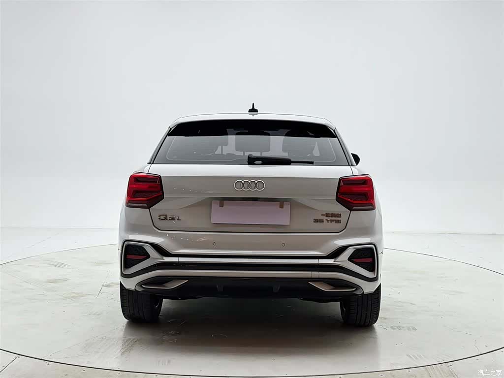 Audi Q2L, 2022 все фото