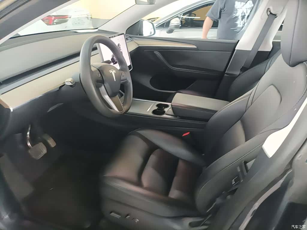 Tesla Model Y, 2023 15