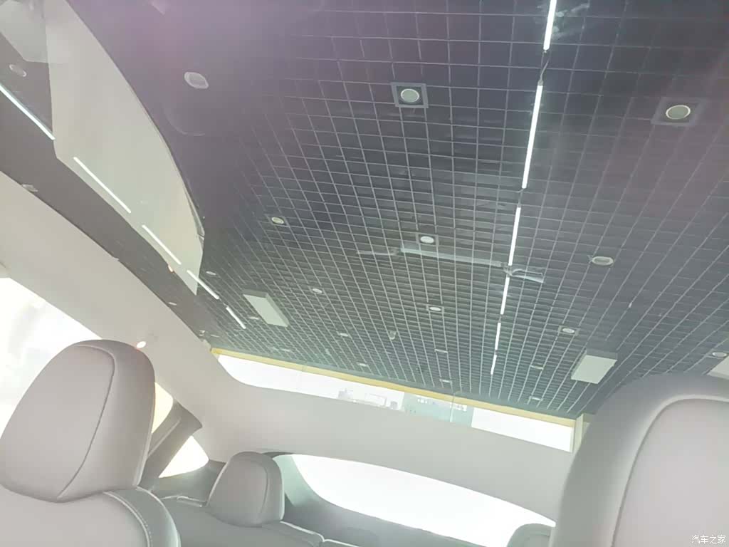 Tesla Model Y, 2023 18
