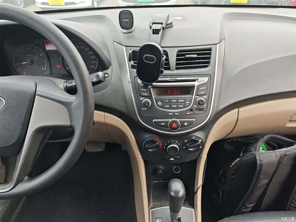 Hyundai GLS, 2015 13