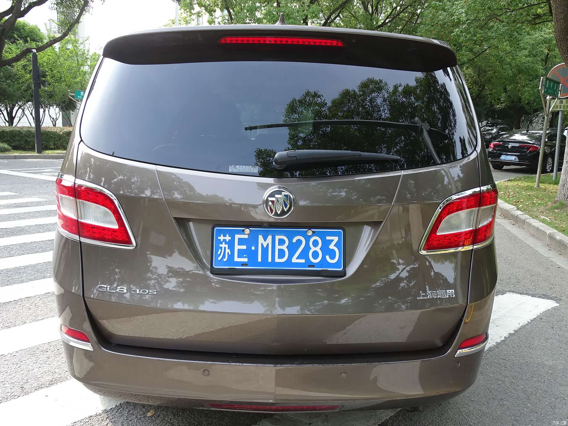 Buick GL8, 2011 6