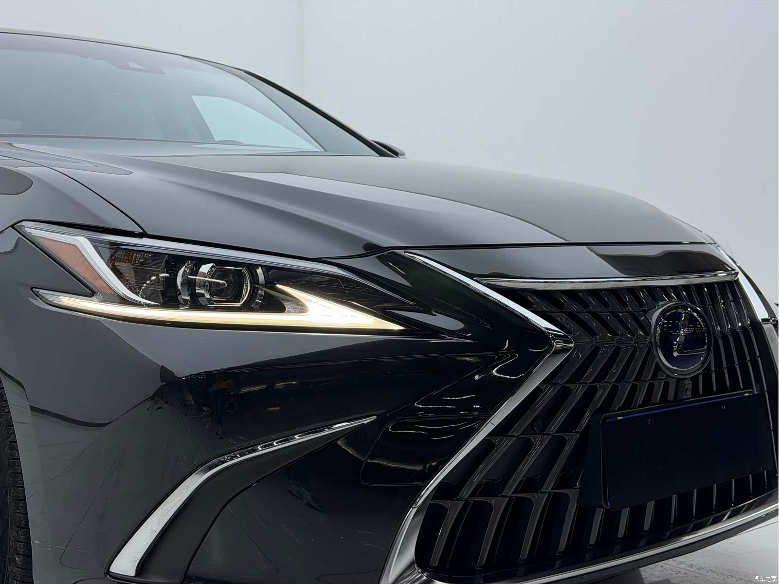 Lexus ES, 2022 32