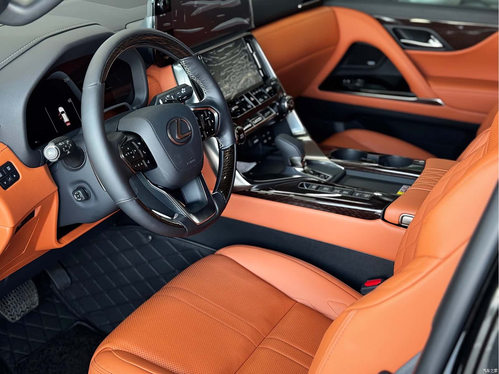 Lexus LX, 2025 4