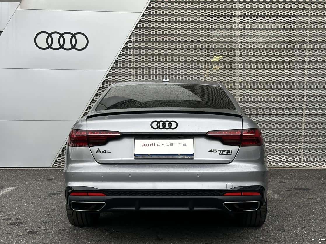 Audi A4L, 2022 все фото