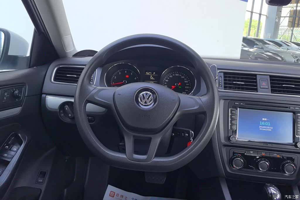 Volkswagen Sagitar, 2015 15