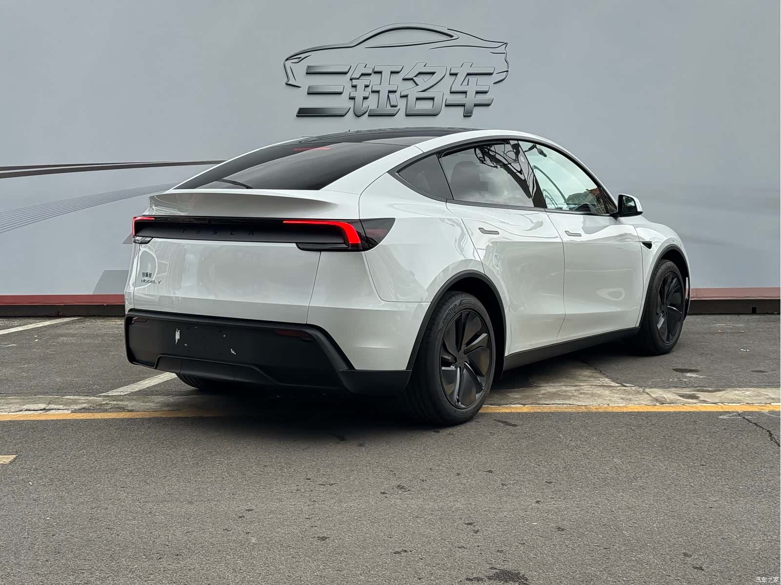 Tesla Model Y, 2025 6