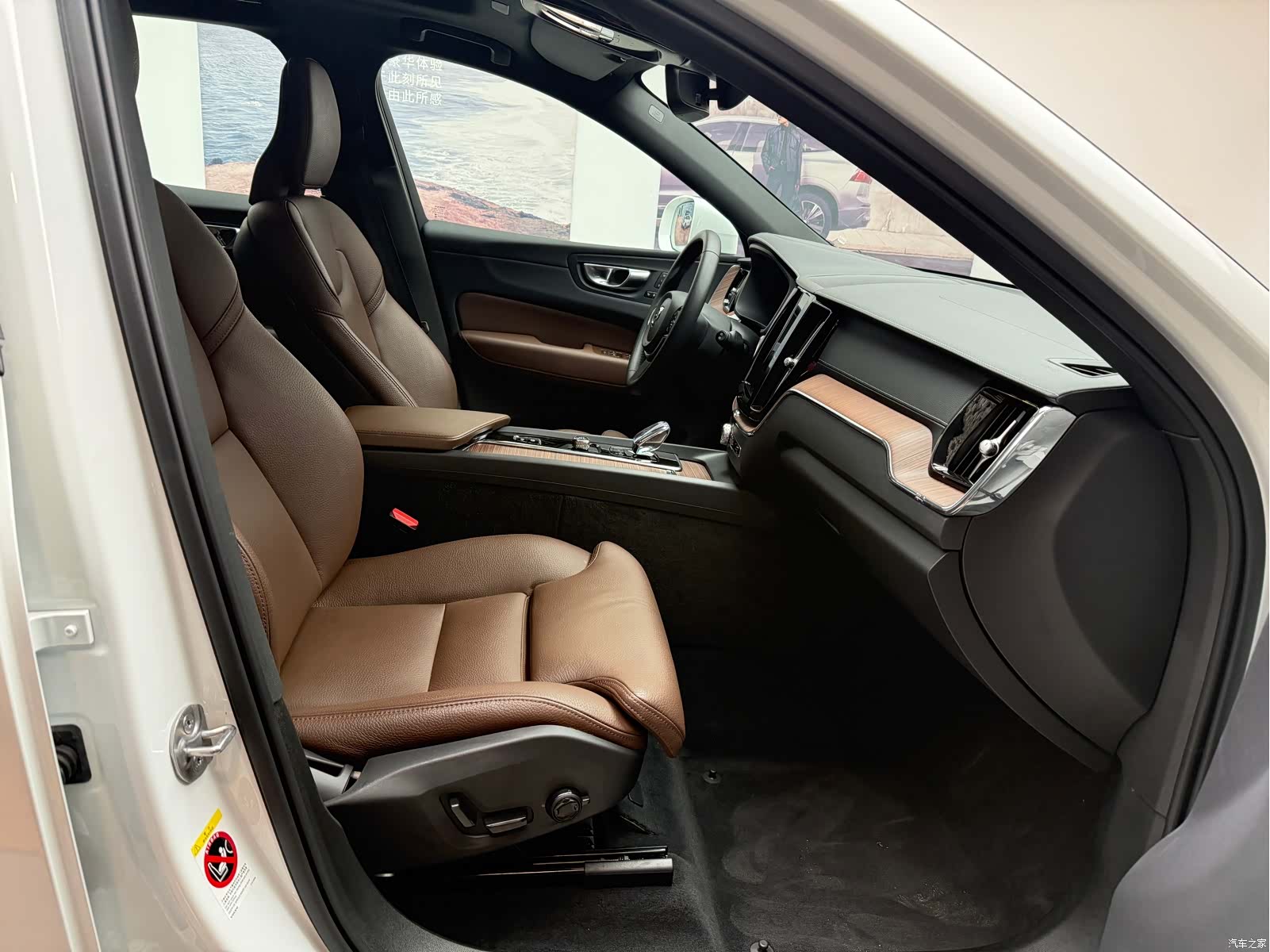 Volvo XC60, 2025 4