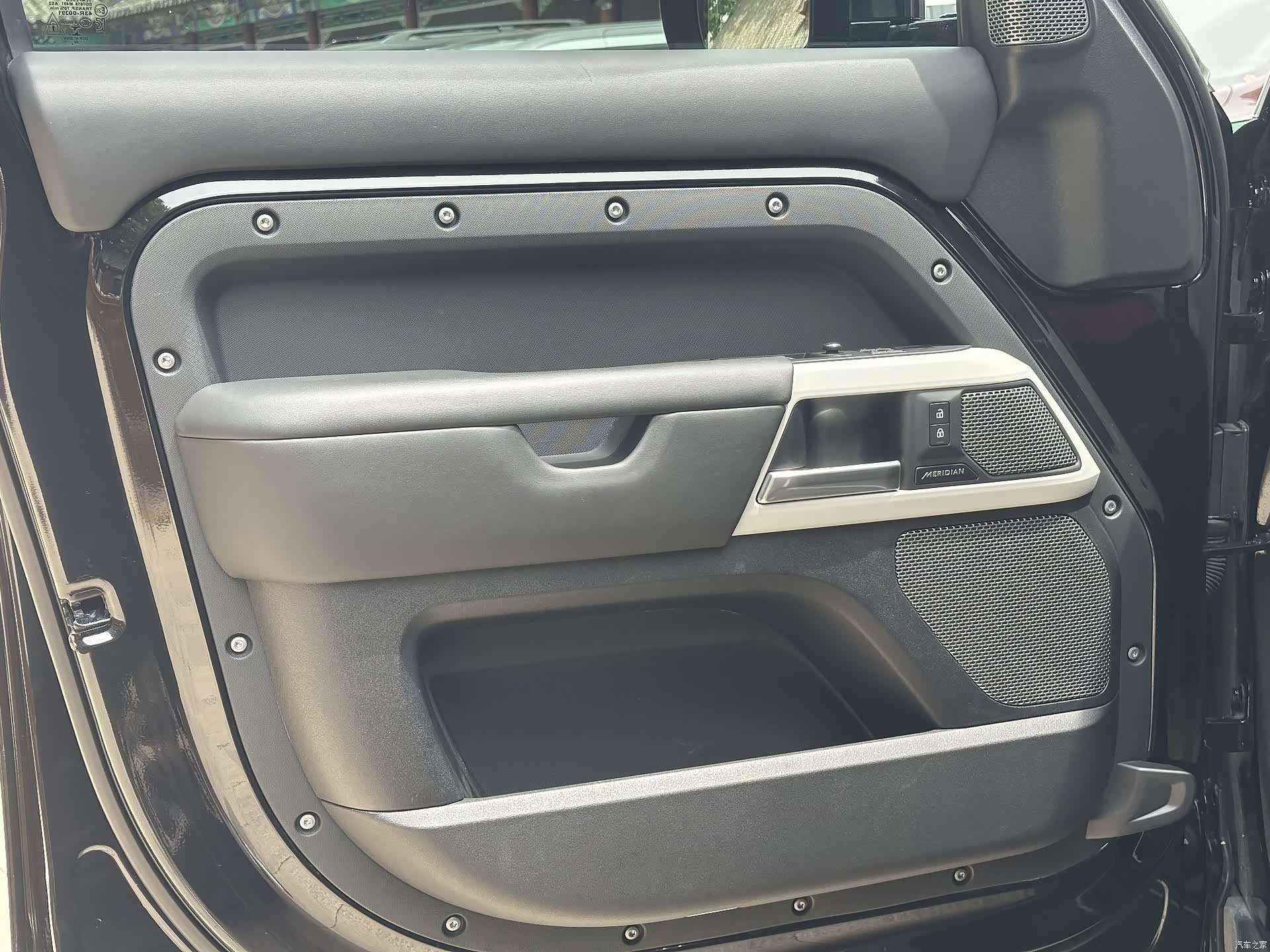 Land Rover Defender, 2021 8