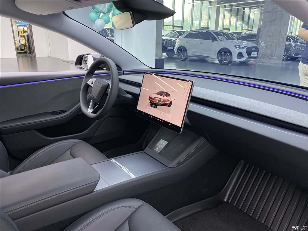 Tesla Model 3, 2025 7