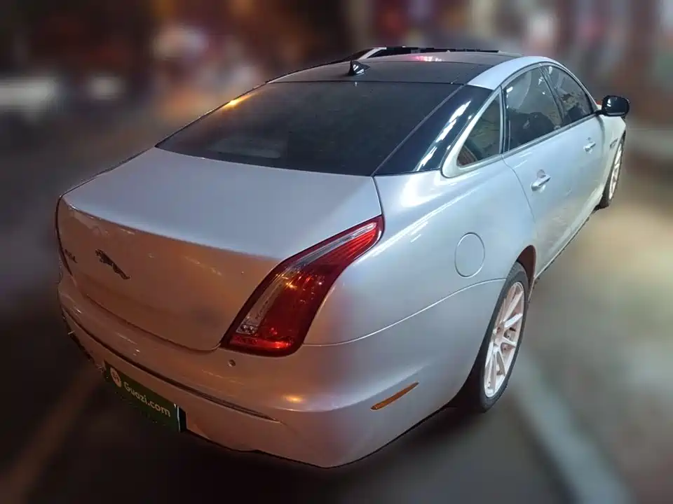 Jaguar XJ