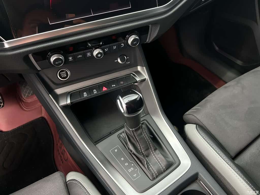Audi Q3, 2023 13