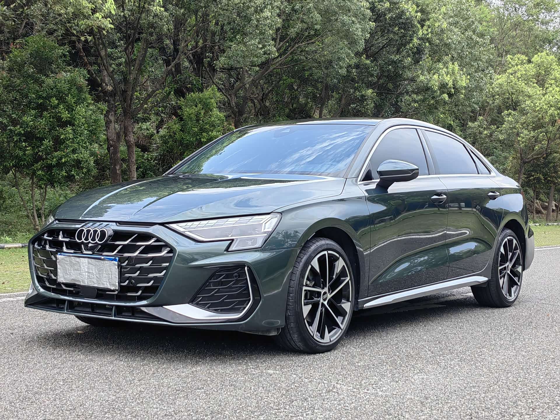 Audi Flying Spur, 2025 1