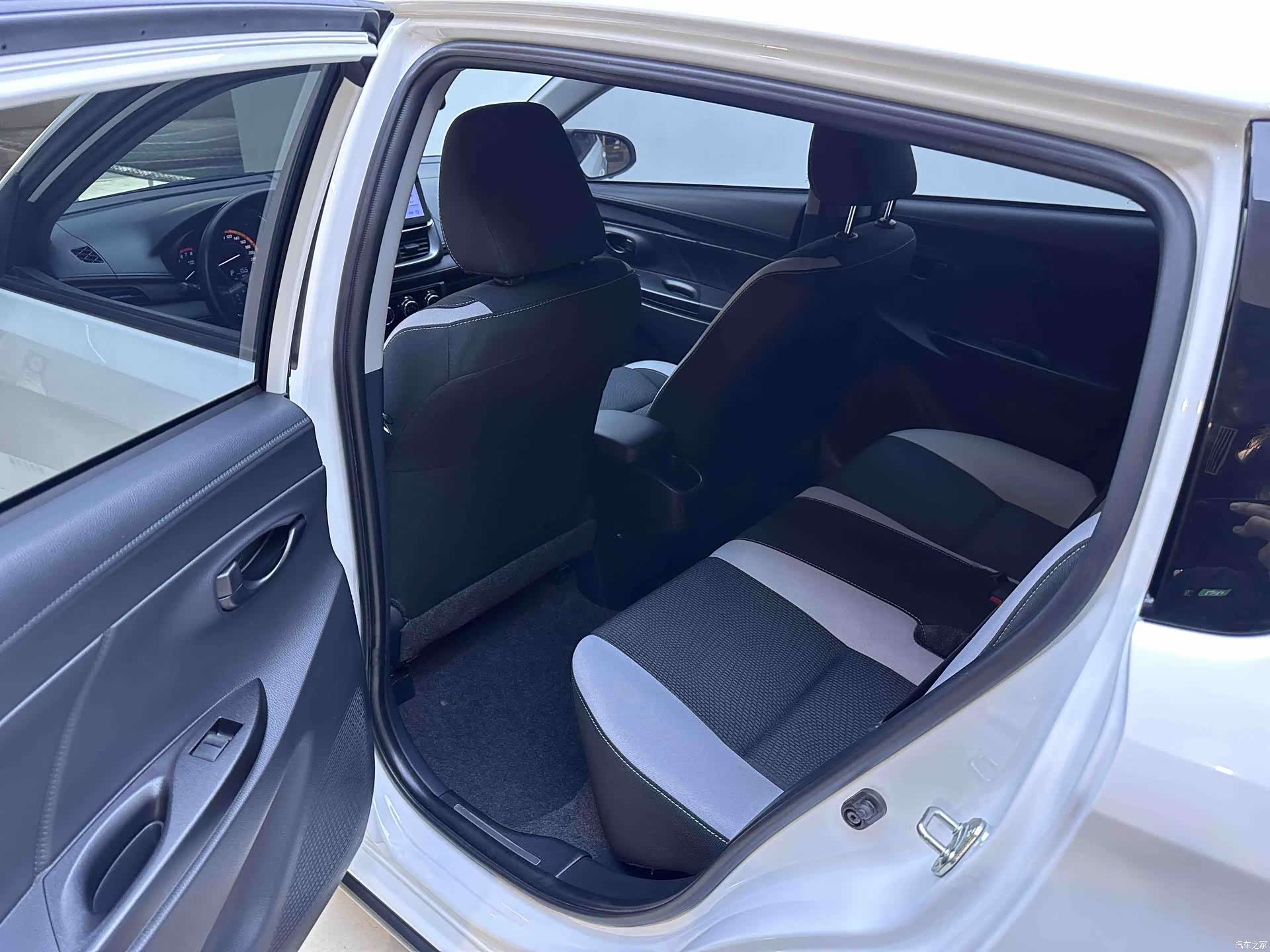 Toyota YARiS L, 2023 10