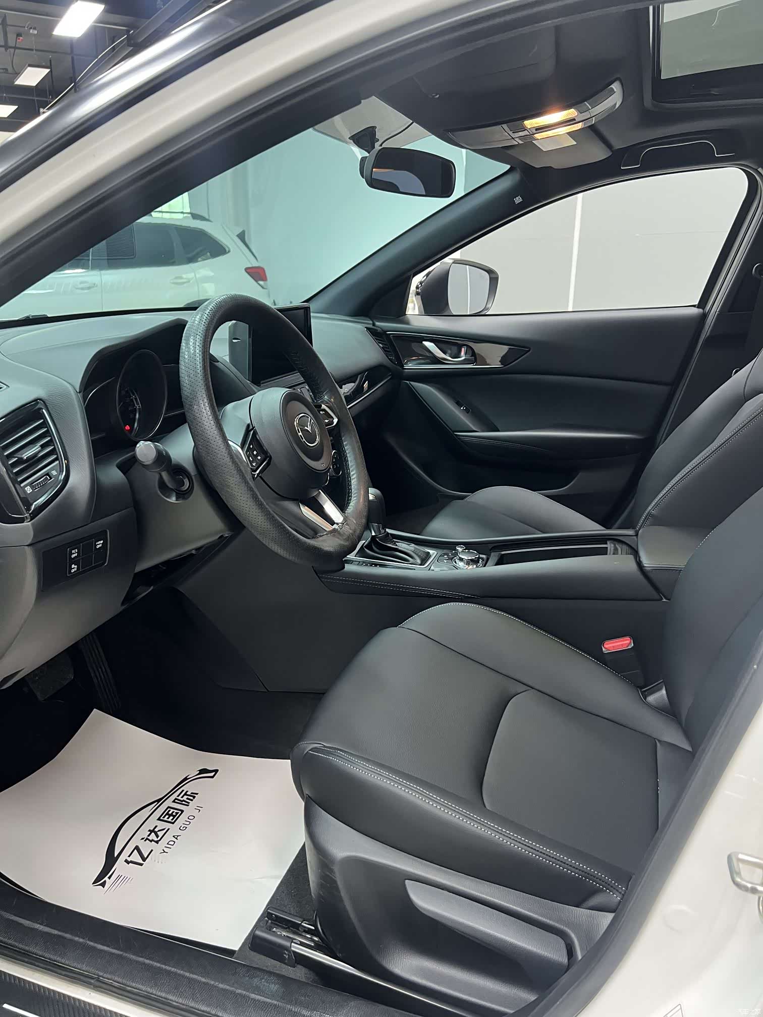 Mazda CX-4, 2023 14