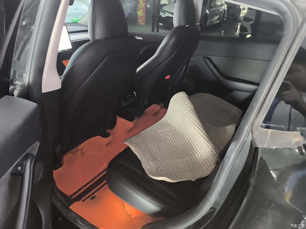 Tesla Model Y, 2024 17