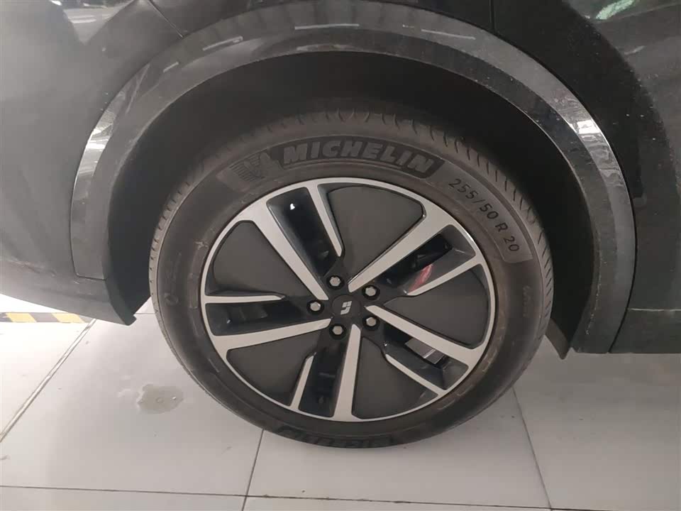 Li Auto Ideal L8