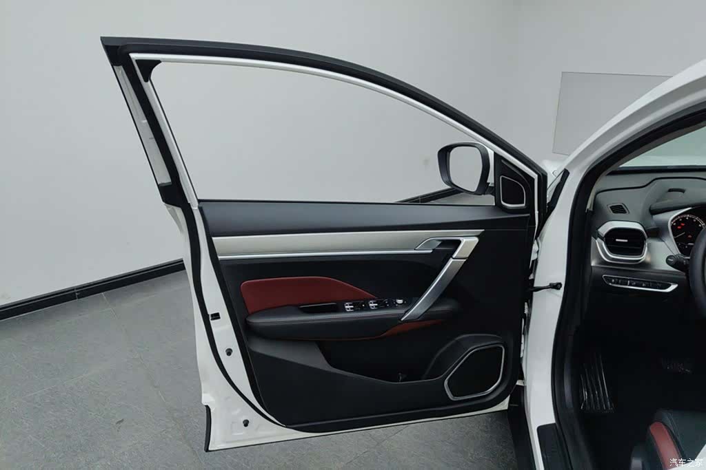 Geely Coolray, 2021 7