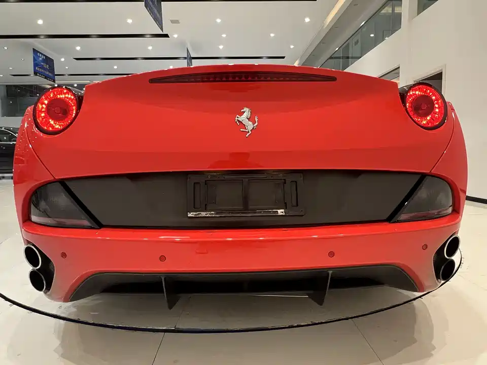 Ferrari California T