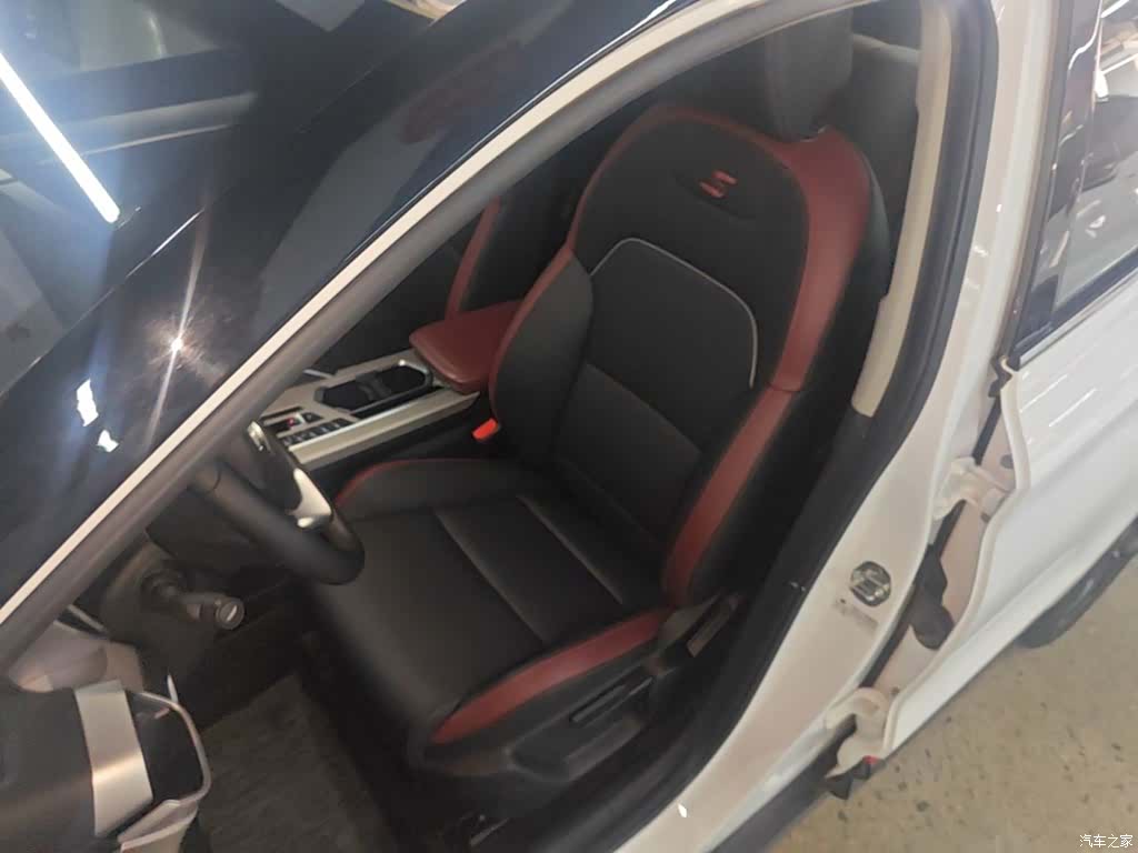 Geely Coolray, 2023 15